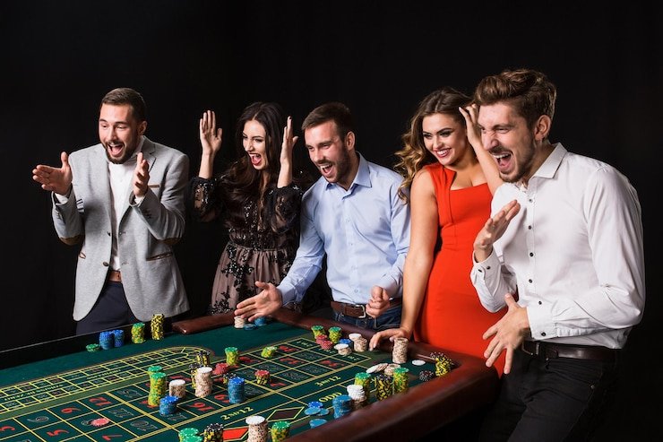 Layar roulette kami menampilkan roda secara prominen dengan kontrol taruhan yang mudah diakses. Layar roulette buah4d menampilkan roda dan panel taruhan