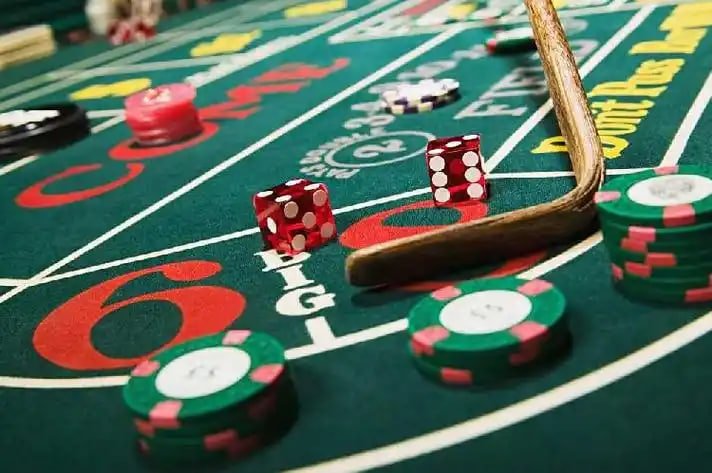 Aplikasi mobile kami mencantumkan meja roulette dan baccarat secara real-time Antarmuka aplikasi mobile buah4d menampilkan daftar meja roulette dan baccarat yang tersedia dengan statistik pemain live